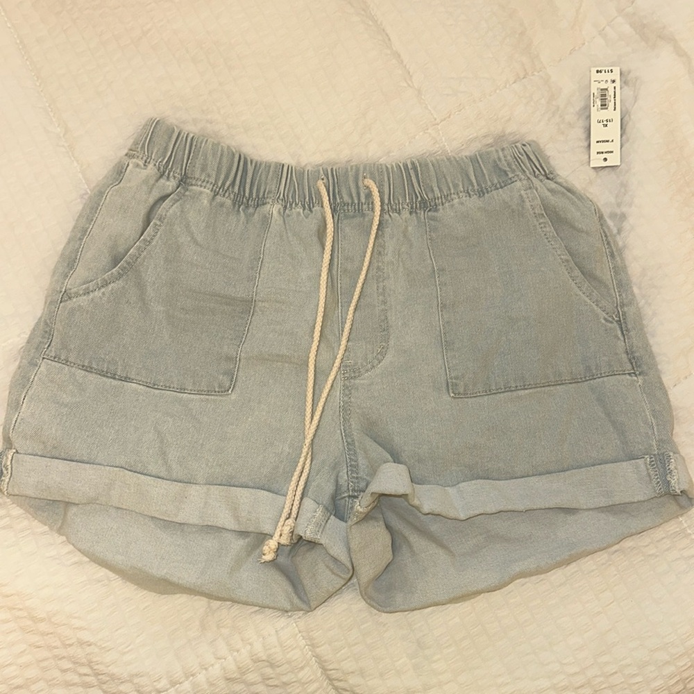 NWT Women’s hi-rise drawstring jeans shorts